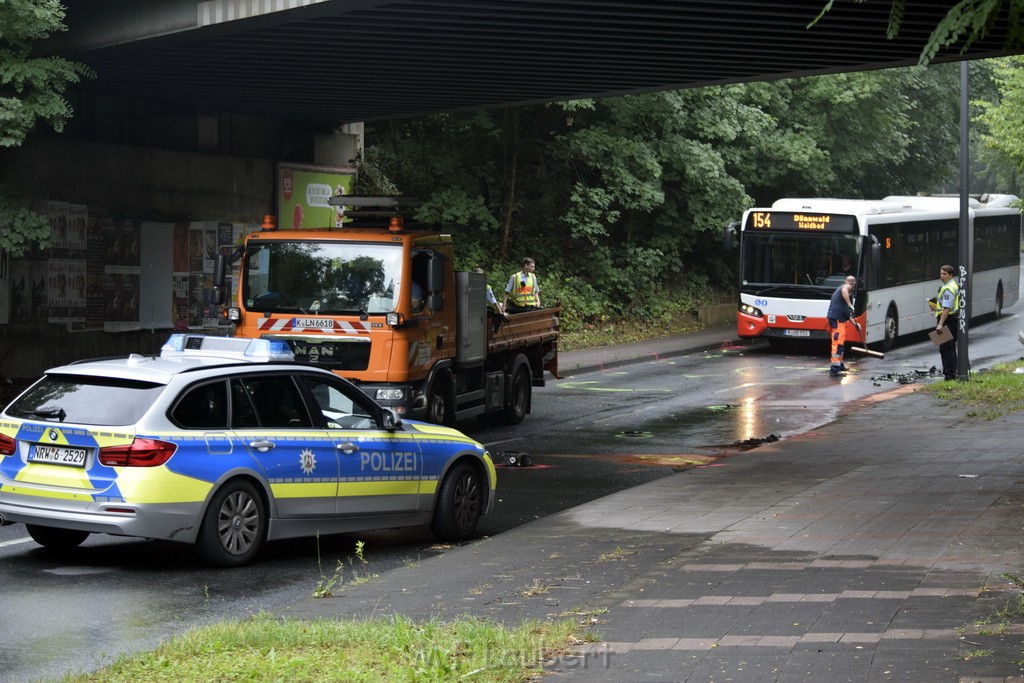 VU Frontal Koeln Hoehenhaus Berlinerstr vor Leuchterstr P77.JPG - Miklos Laubert